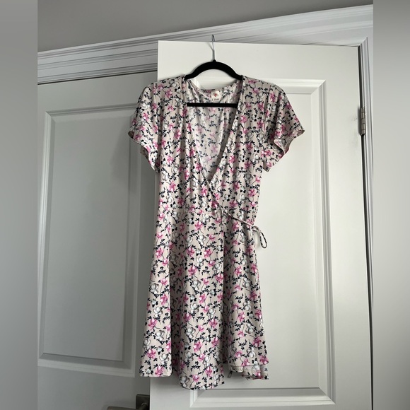 I Joah Dresses & Skirts - I Joah Floral Wrap Short Spring/Summer Dress Size L Lightweight Flowy Beachy